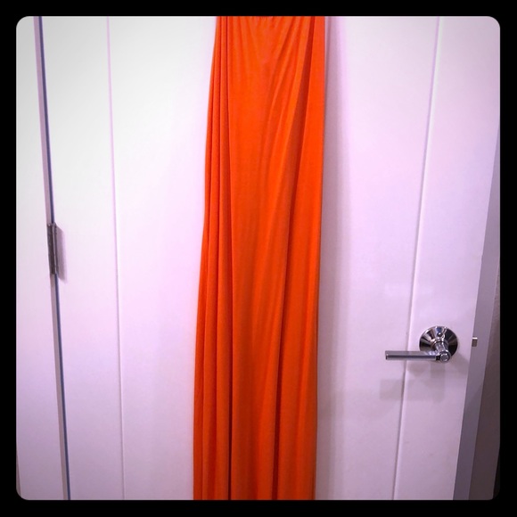 Fabletics dress by Kate Hudson - Picture 1 of 3